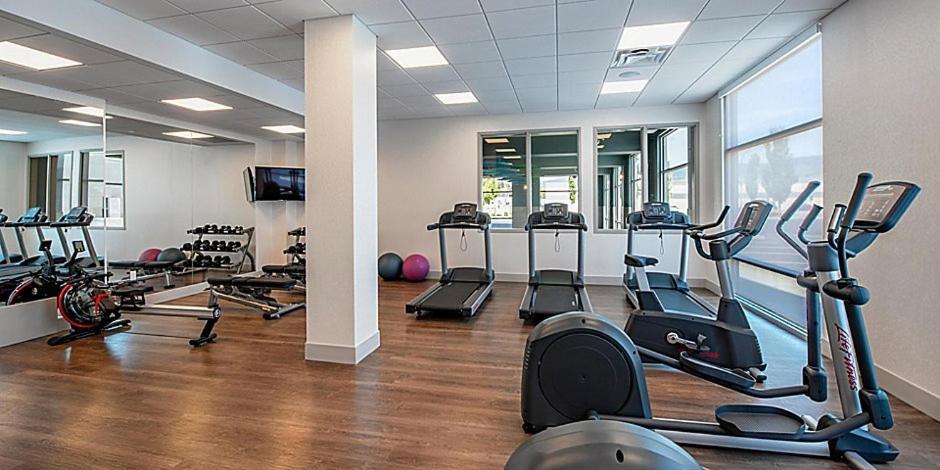 Holiday Inn Express & Suites - Brandon By Ihg Buitenkant foto