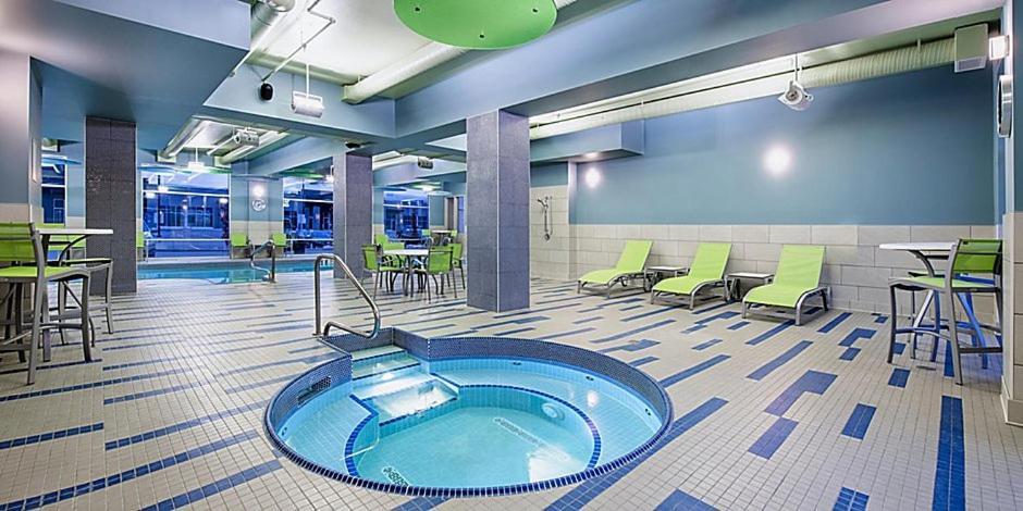 Holiday Inn Express & Suites - Brandon By Ihg Buitenkant foto