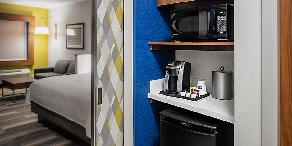 Holiday Inn Express & Suites - Brandon By Ihg Buitenkant foto