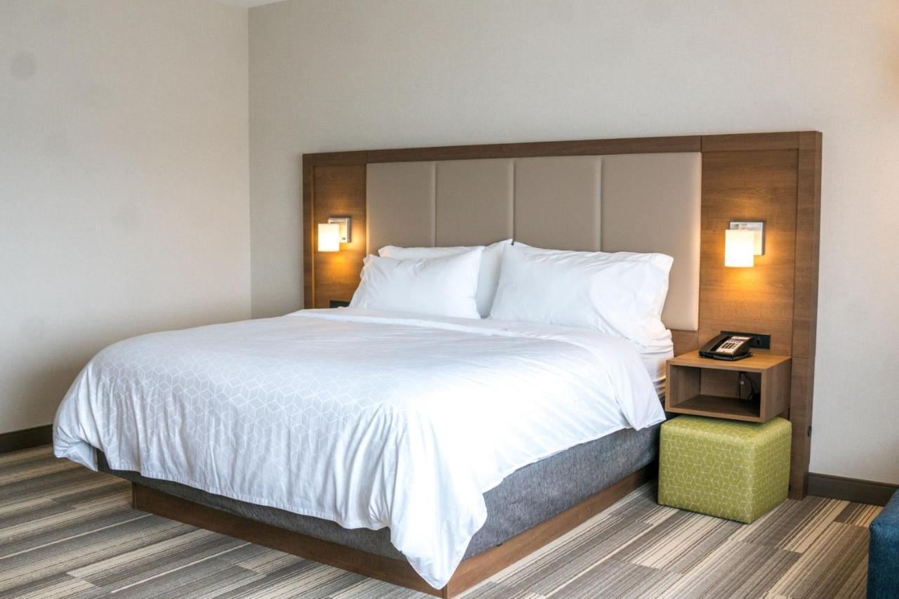 Holiday Inn Express & Suites - Brandon By Ihg Buitenkant foto