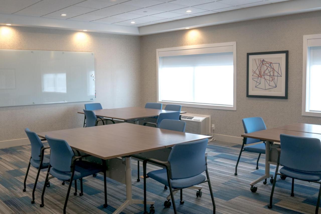 Holiday Inn Express & Suites - Brandon By Ihg Buitenkant foto