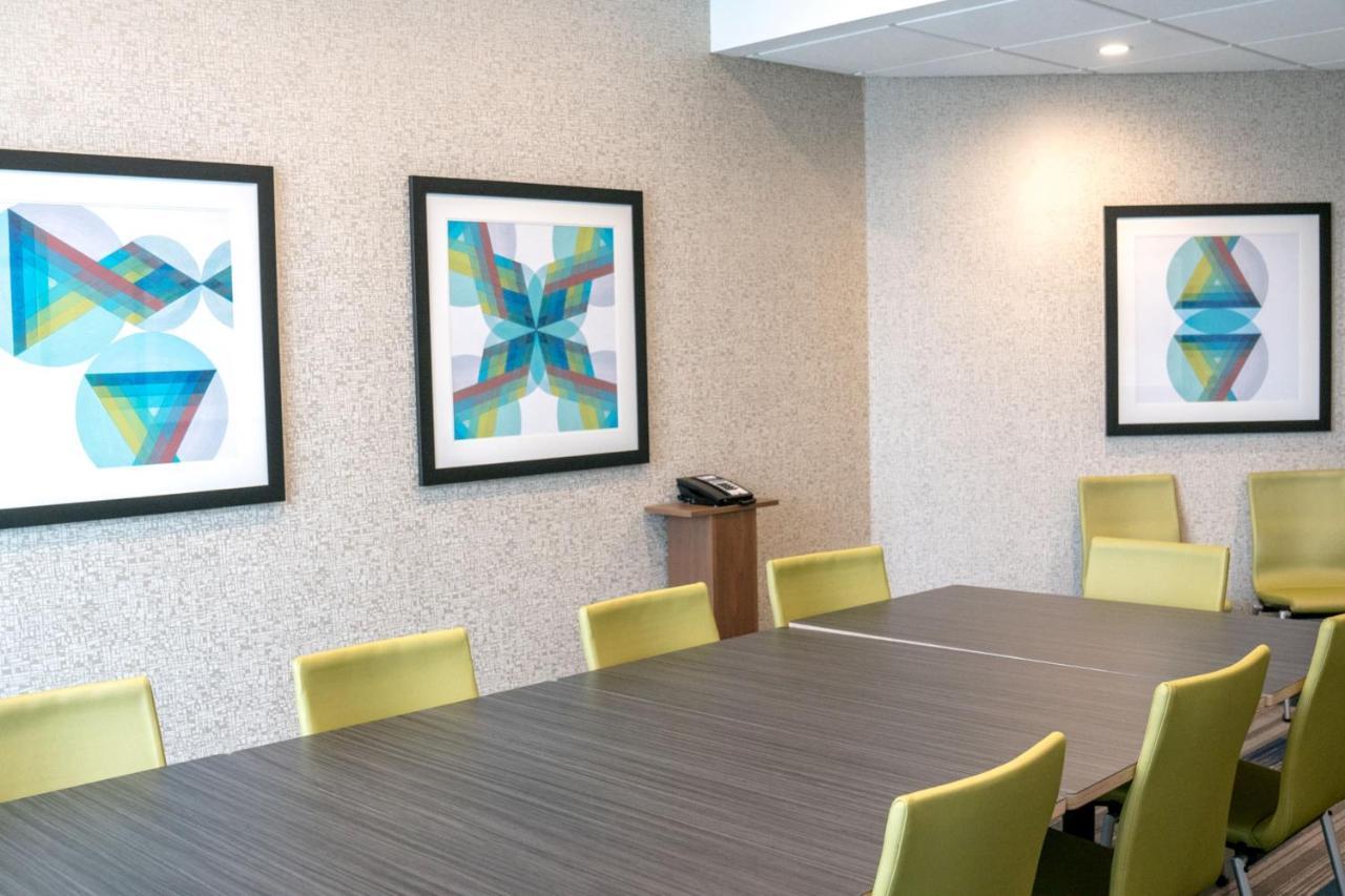 Holiday Inn Express & Suites - Brandon By Ihg Buitenkant foto