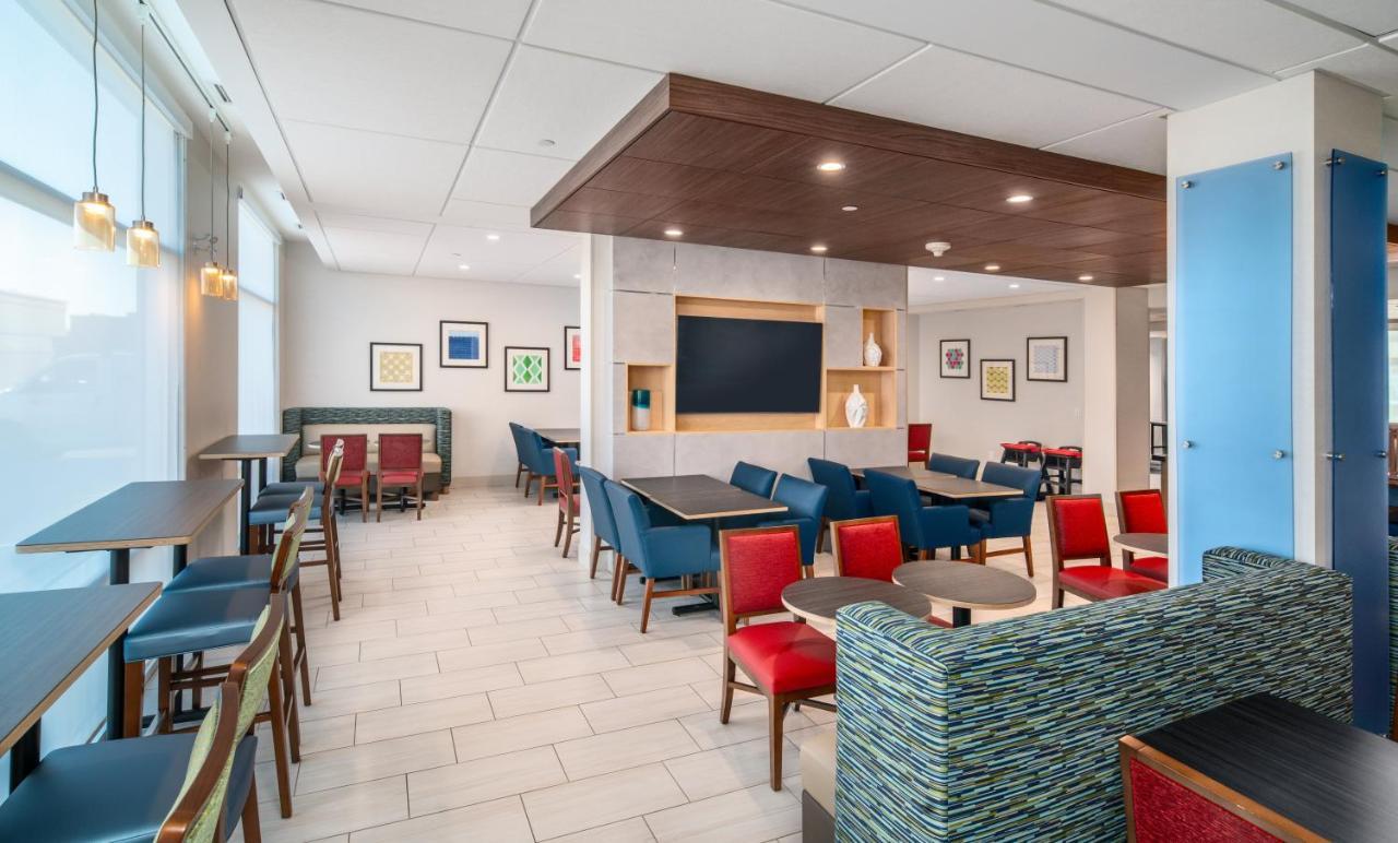 Holiday Inn Express & Suites - Brandon By Ihg Buitenkant foto