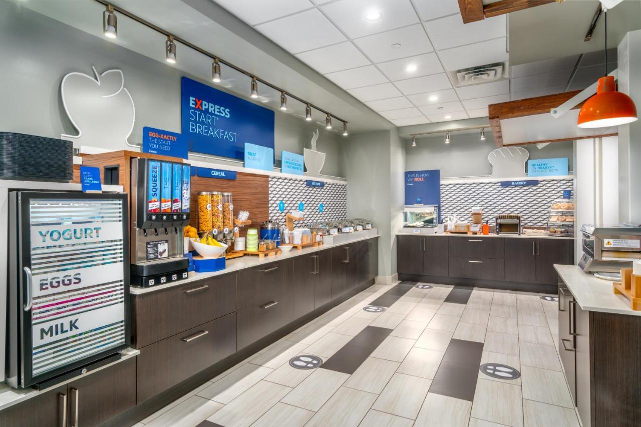 Holiday Inn Express & Suites - Brandon By Ihg Buitenkant foto