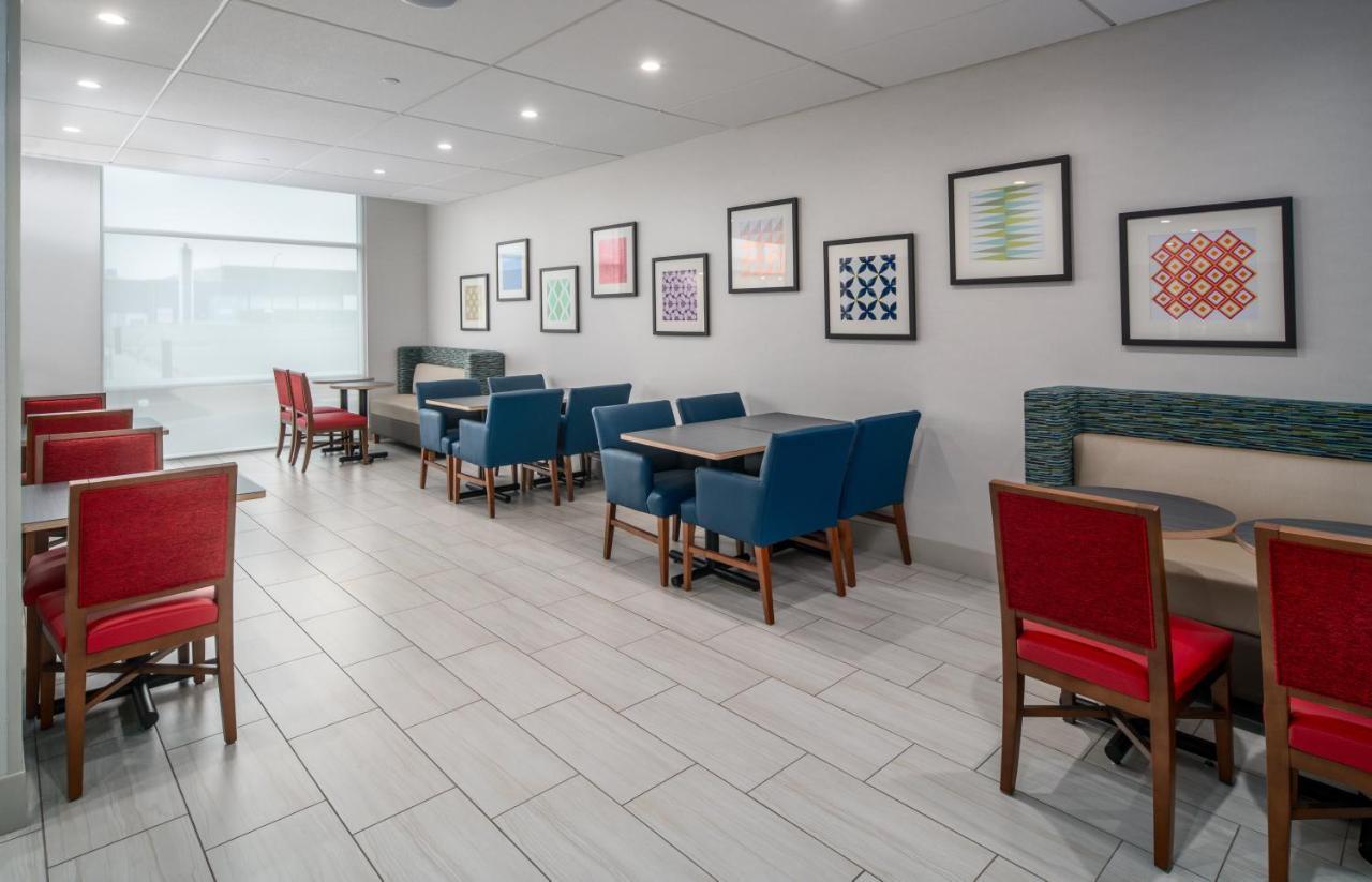 Holiday Inn Express & Suites - Brandon By Ihg Buitenkant foto