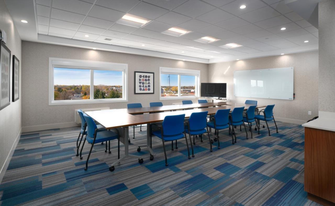 Holiday Inn Express & Suites - Brandon By Ihg Buitenkant foto