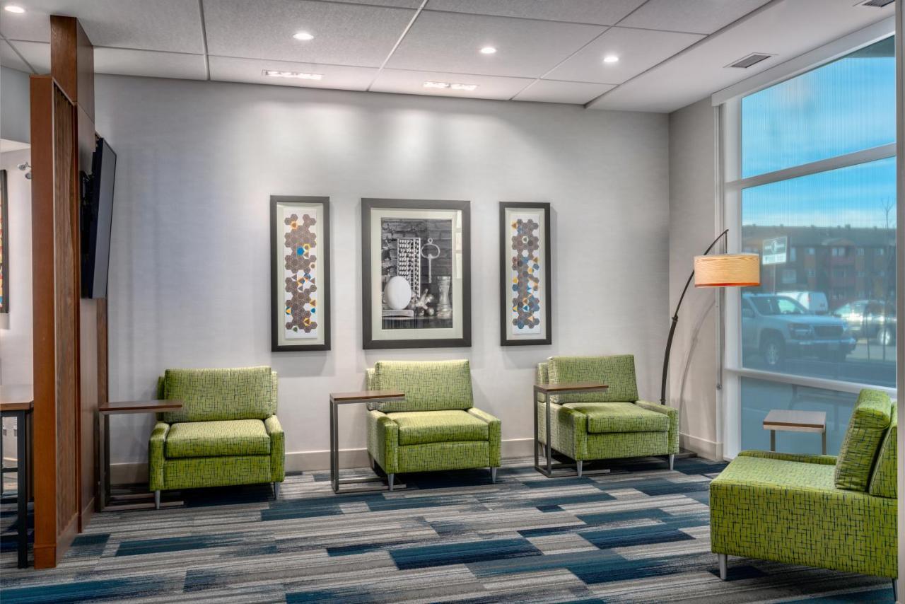 Holiday Inn Express & Suites - Brandon By Ihg Buitenkant foto