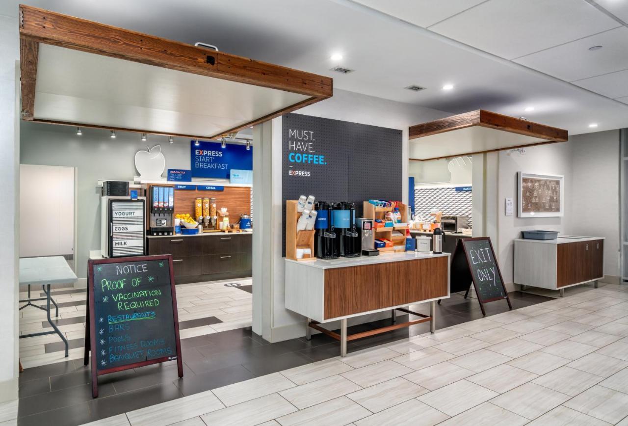 Holiday Inn Express & Suites - Brandon By Ihg Buitenkant foto