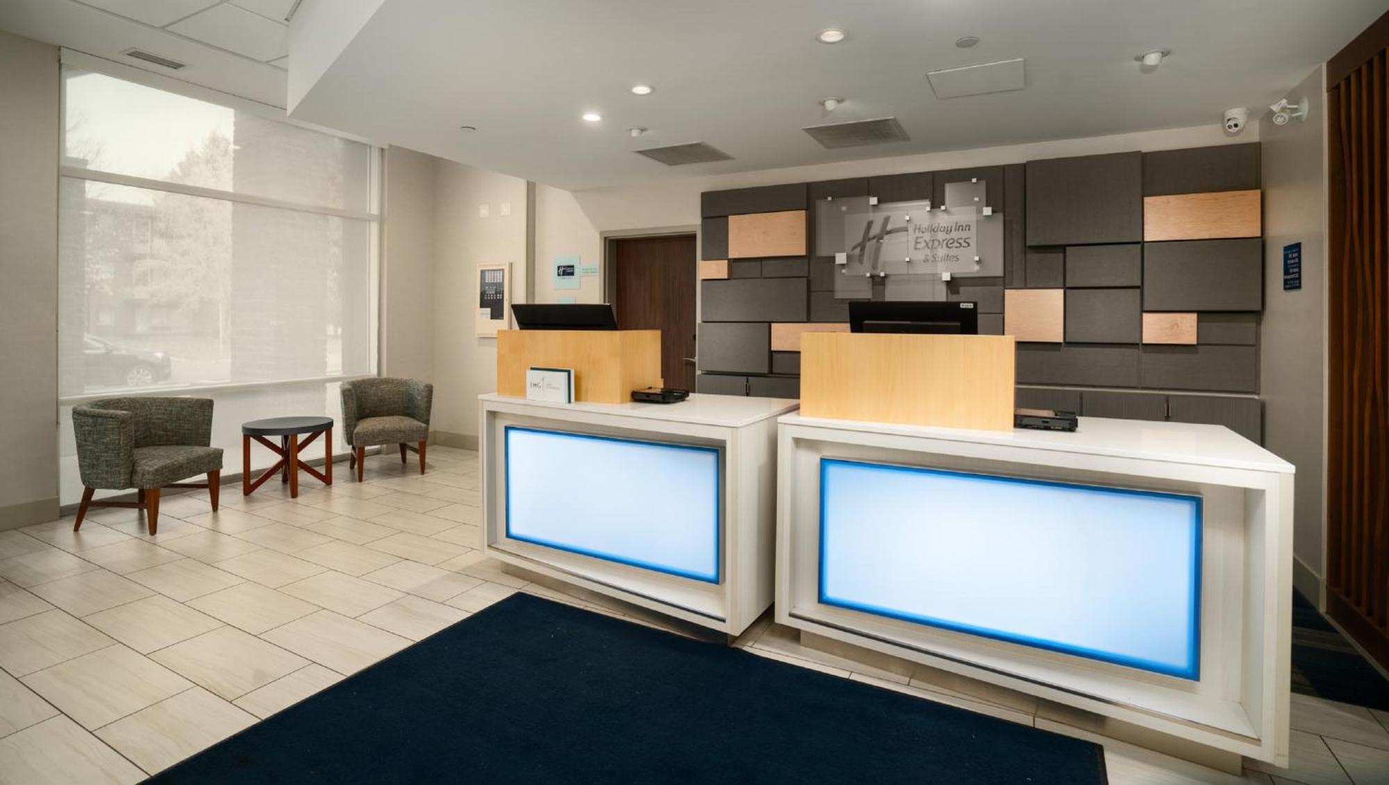 Holiday Inn Express & Suites - Brandon By Ihg Buitenkant foto