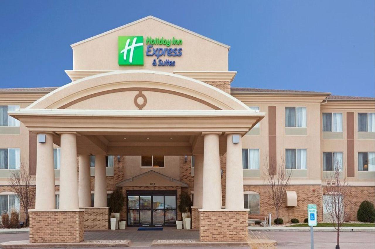 Holiday Inn Express & Suites - Brandon By Ihg Buitenkant foto